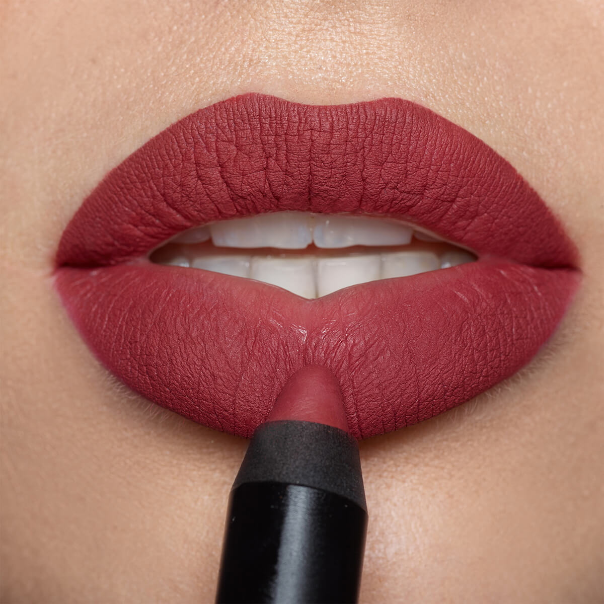 MAGNETIC MATTE LIP COLOR (L&Aacute;PIZ DE LABIOS MATE)